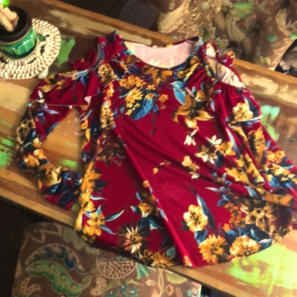 " Popping" color, beautiful fall/winter top L